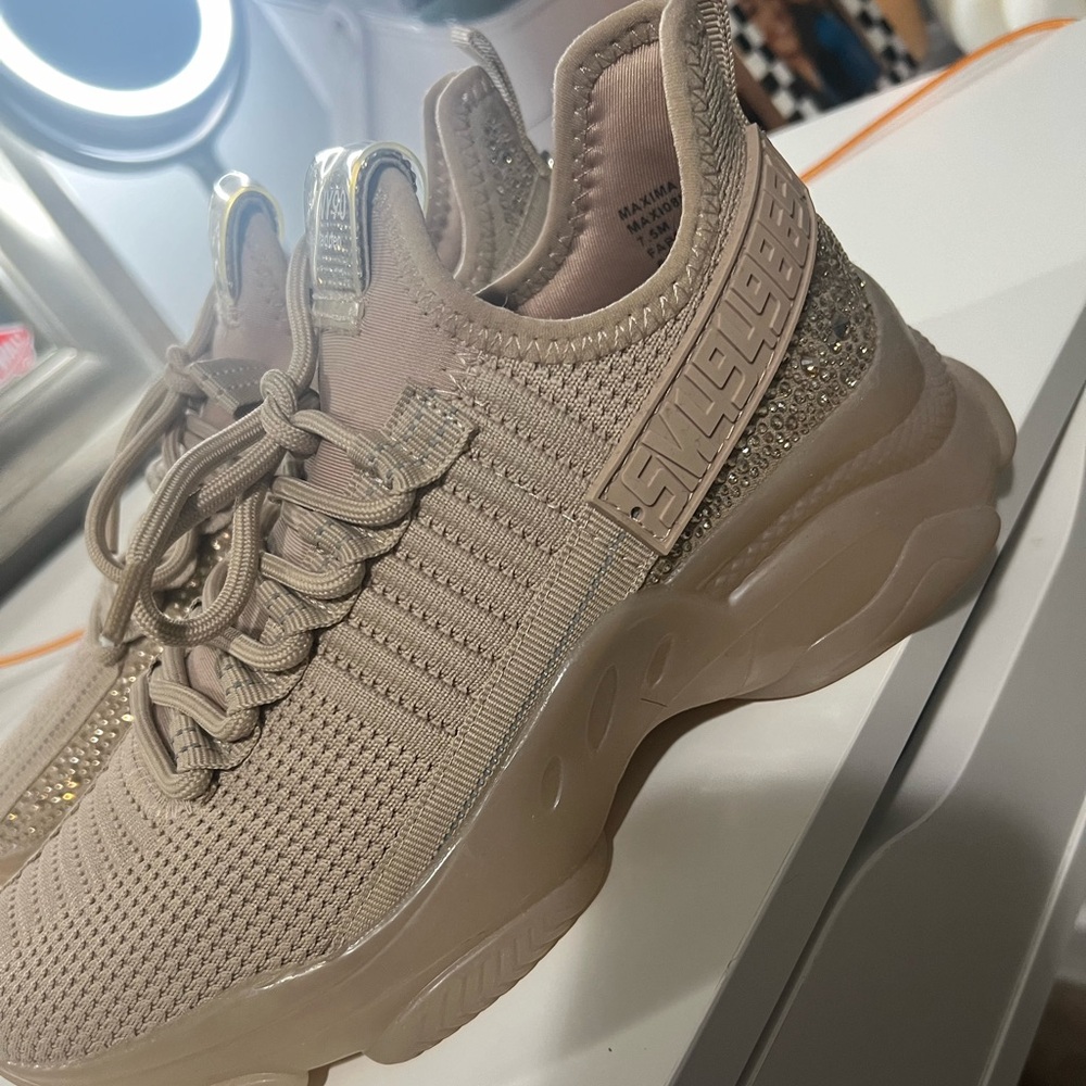 STEVE MADDEN